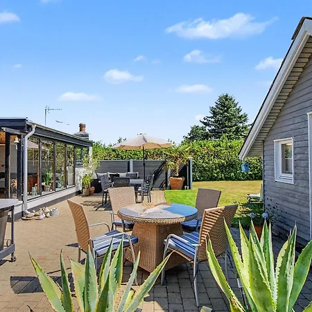 Rosalie - 150m From The Sea By Interhome Feriehus